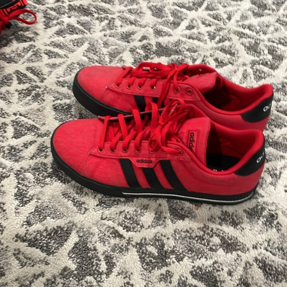 Men’s size 10.5 red adidas - Picture 3 of 4
